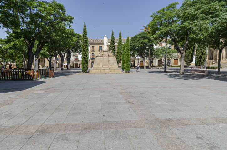 Jaén - Úbeda 035 - plaza 1 de Mayo.jpg